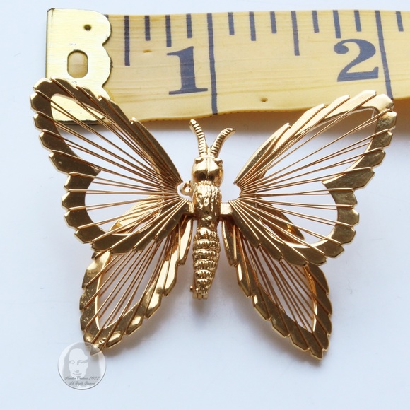 Vintage Butterfly Brooch Pin Gold Metal Figural Dimensional by Monet 1980s - Picture 9 of 10